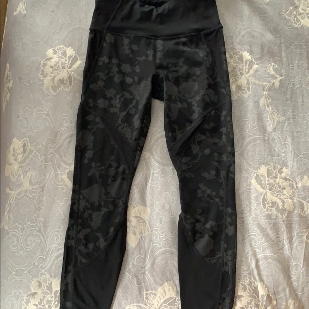 Athleta like new reflective floral black leggings